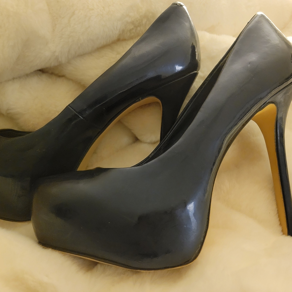 Steve Madden Women's Size 9 Blue Patent Round-Toe Pumps - Picture 2 of 5